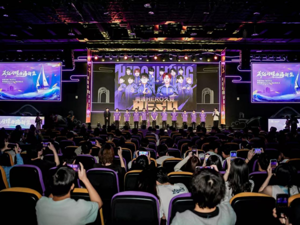 常表现出高 常表现出高